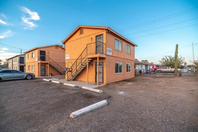 Foto del edificio - 2226 E Pueblo Ave
