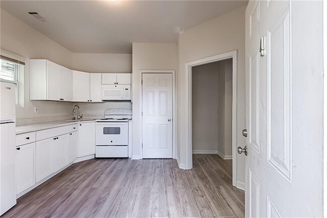 Building Photo - 987 Dimmock St SW