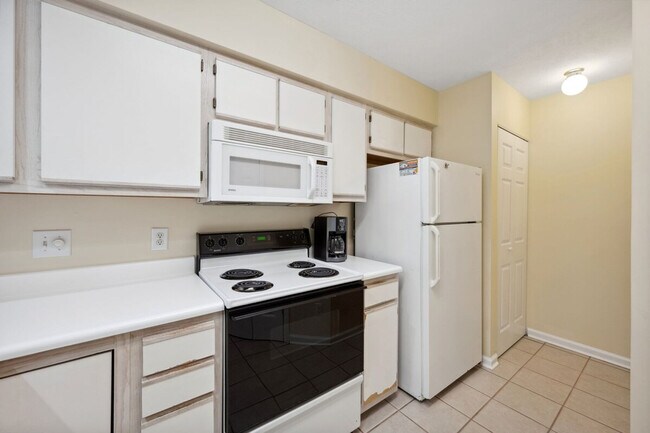 Foto del edificio - 80 Pinehurst Ln
