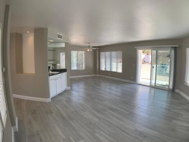 Foto del edificio - 4594 Cove Dr