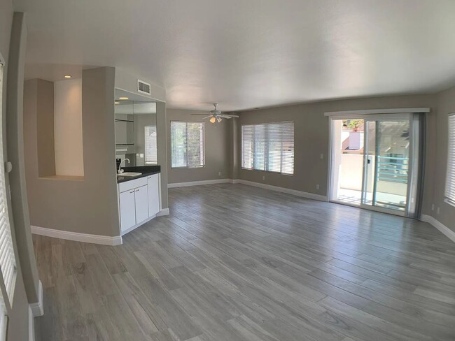 Foto del edificio - 4594 Cove Dr