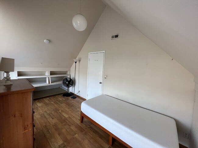 Foto del edificio - Private Furnished Bedroom for Rent – Near SDSU  Comfortable and fully furnished private bedroom a...