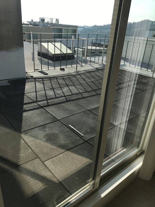 Foto del edificio - 814 Corbett Ave