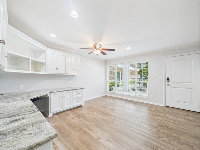 Building Photo - 5333 Richmond Ave.