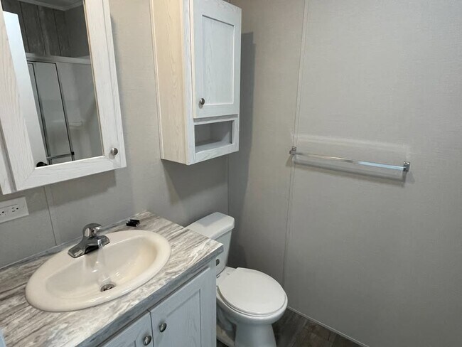 Foto del edificio - 13 Meadowlark Ln