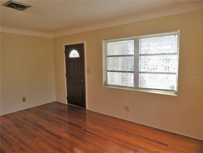 Foto del edificio - 2451 25th Ave S