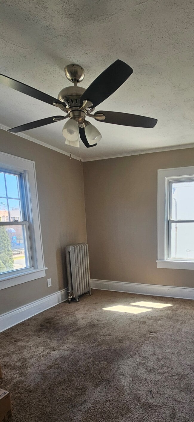 Building Photo - 426 Darrow Ave