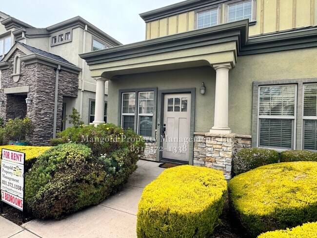 Building Photo - 3-Bed 3-Bath House Located in Marina Neigh...