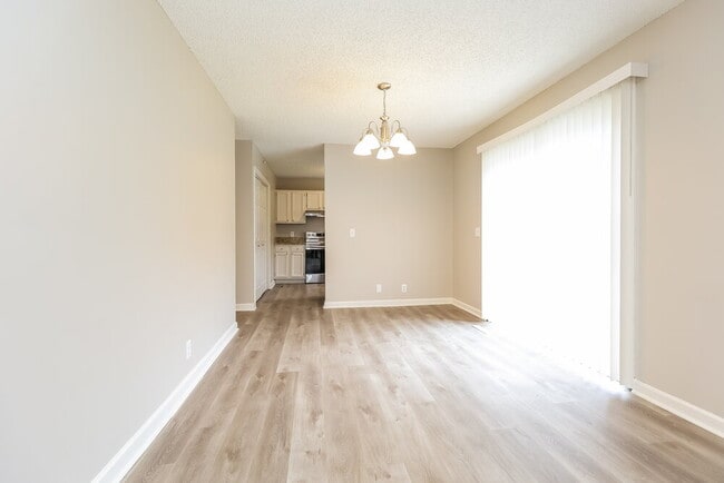 Building Photo - 252 Cedarmont Cir