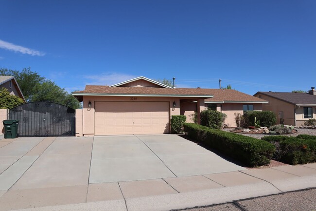 Building Photo - Livable, Lovable, & Avaiable!