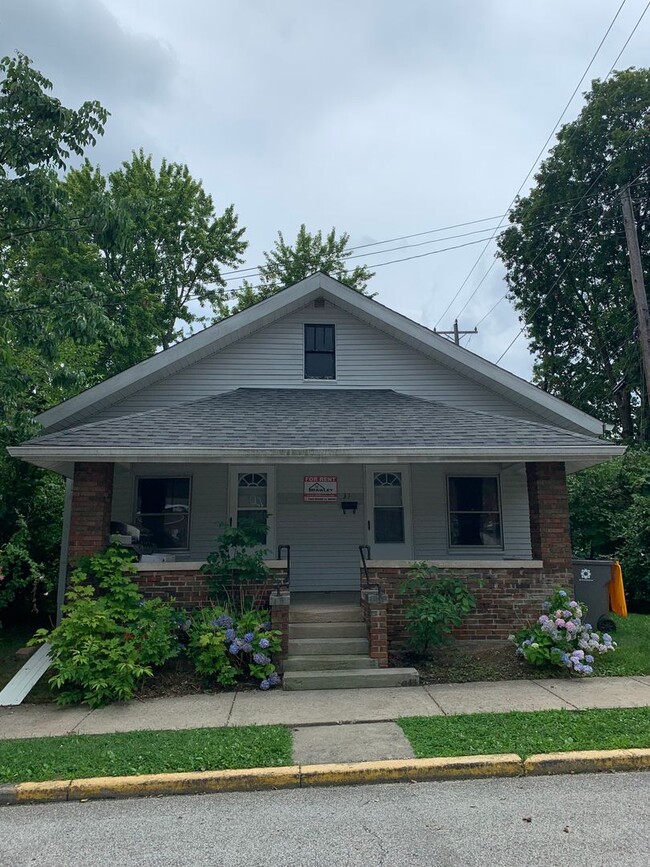 Building Photo - 5 bedroom Available!!  ***AUG 2027*** 5 bed, 3 bath Near Kirkwood!