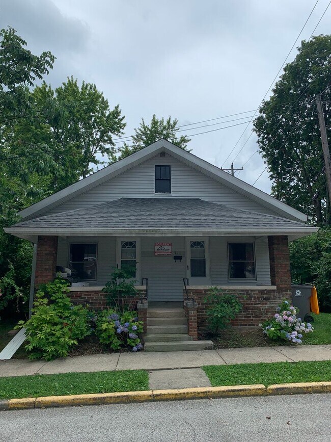 Foto del edificio - 5 bedroom Available!!  ***AUG 2027*** 5 bed, 3 bath Near Kirkwood!