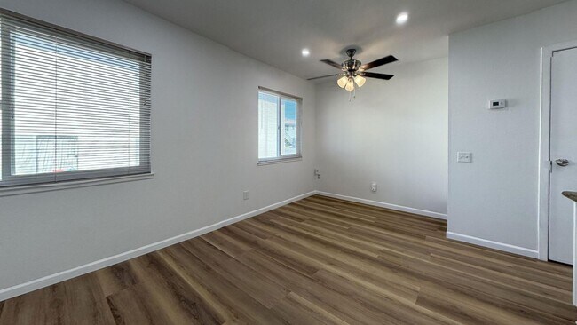 Foto del edificio - 3532 Rainbow Ln