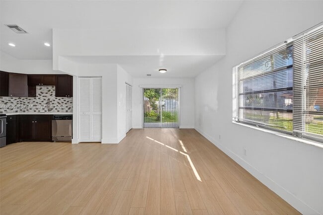 Building Photo - $2,700MONTHLY;339 SW 15TH ST #1-2 DANIA BEACH, FL 33004