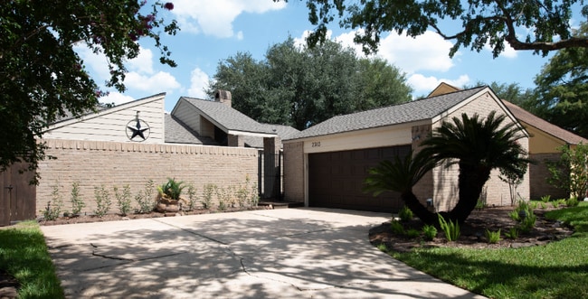 Building Photo - 2303 Silver Sage Dr