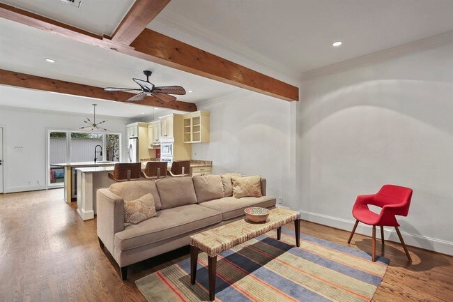 Foto del edificio - 7404 W Northwest Hwy
