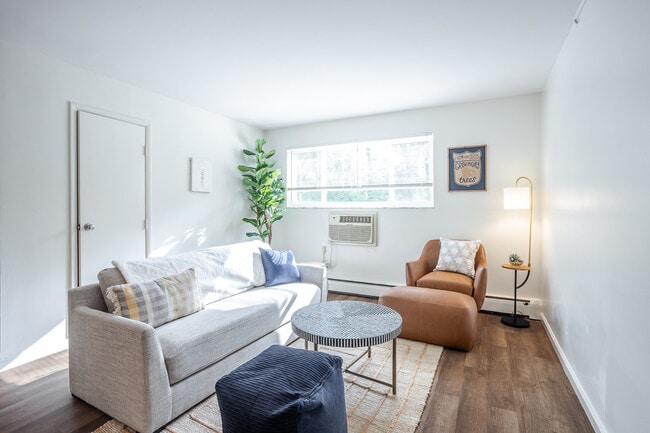 Photo - 3619 Clarion Avenue Apartments