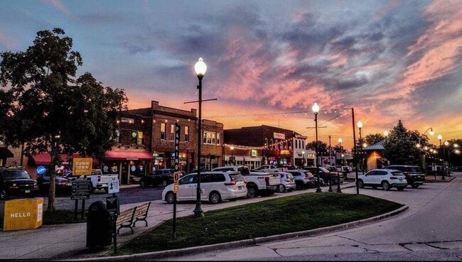 Building Photo - 821 N Cherry St