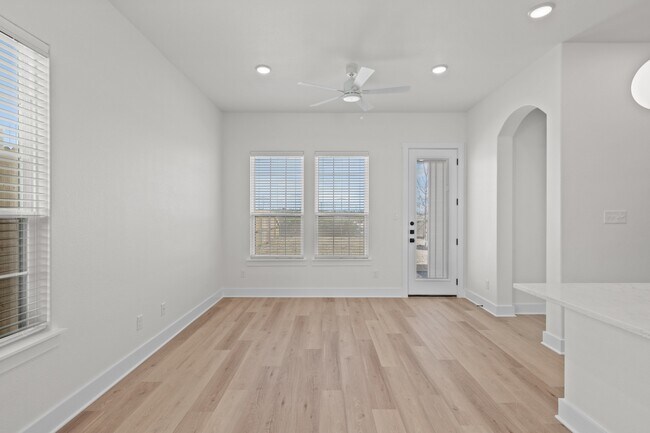 Foto del edificio - 6712 Abode Ave