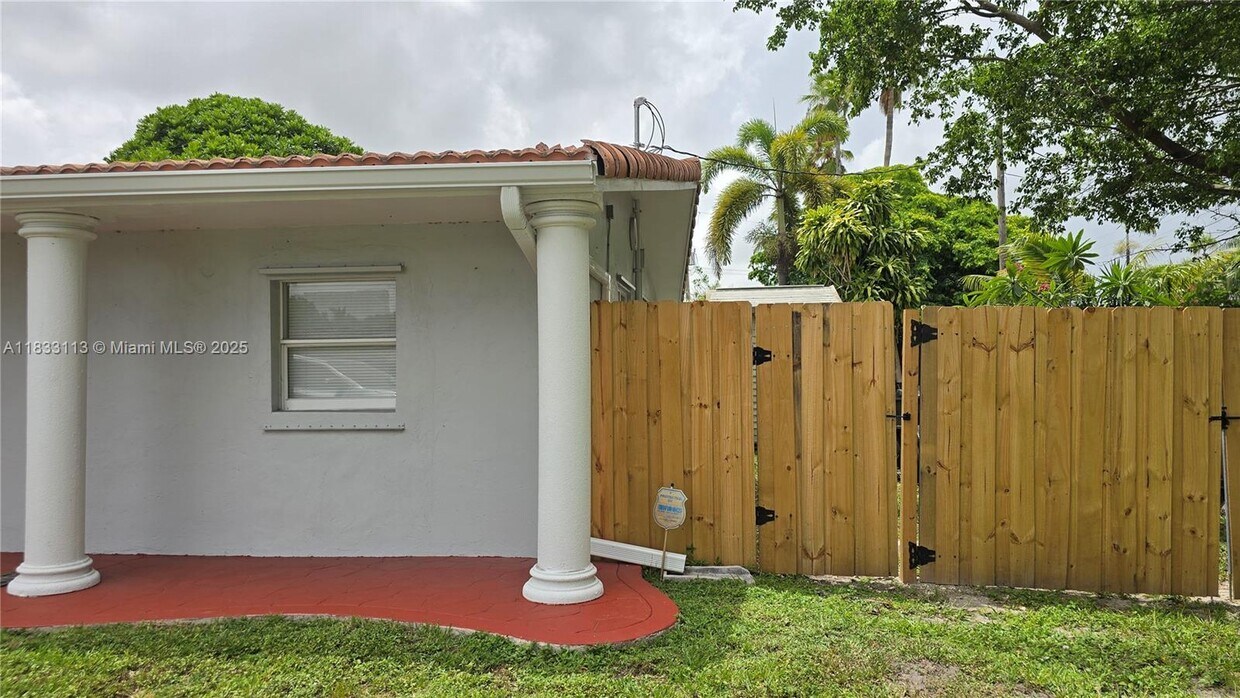 Foto principal - 2001 NW 35th St