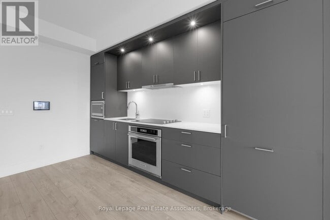 Building Photo - 259 The Kingsway