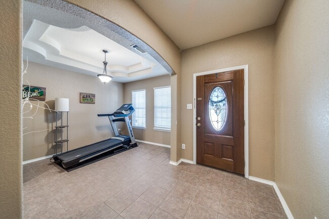 Building Photo - BEAUTIFUL 3-BEDROOM HOME IN ROSE MEADOWS