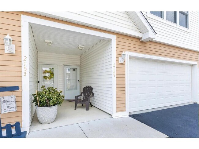 Foto del edificio - 2145 Old School Rd