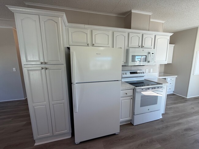 Building Photo - 2035 Red Cedar Dr