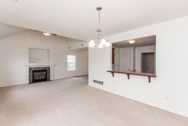 Building Photo - Spacious Duplex with Fenced Yard