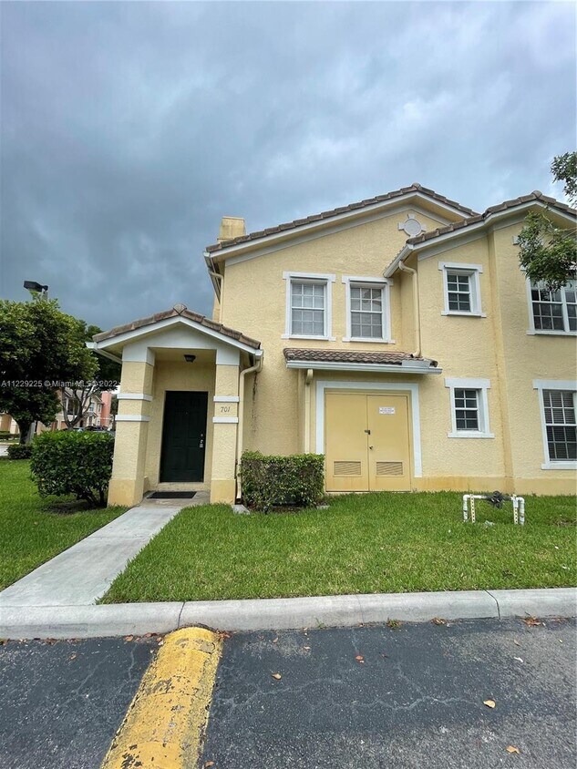 701 Belmont Ln Unit 701, North Lauderdale, FL 33068 Condo for Rent in