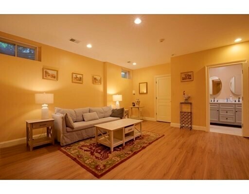 Foto del edificio - 462 Heath St