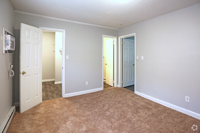 1BR,1BA-Woodlawn - Woodlawn Apartments