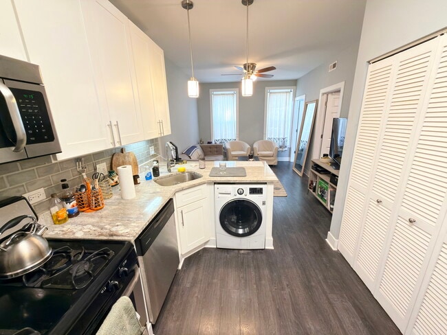 Building Photo - 1433 N Cleaver St