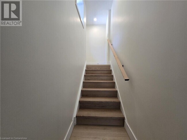 Building Photo - 404 Forest Hill Dr