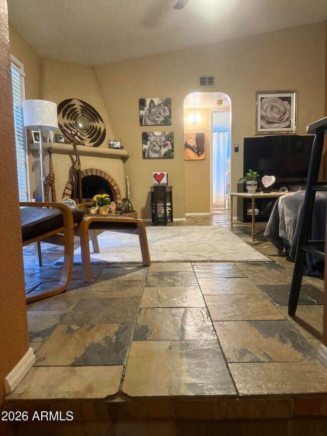 Building Photo - 7300 N Dreamy Draw Dr
