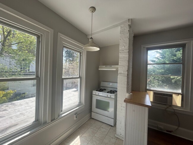 Foto del edificio - 516 W Queen Ln
