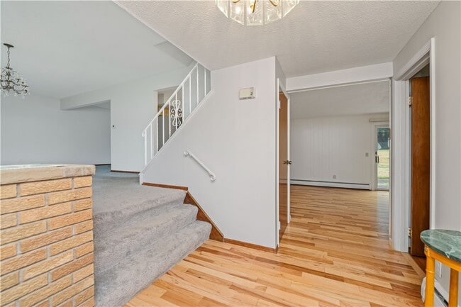 Foto del edificio - 75 Old Meadow Dr
