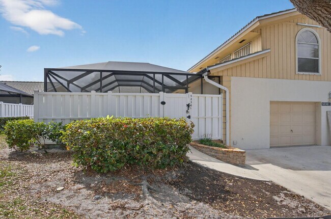 Foto del edificio - 5230 Woodruff Ln