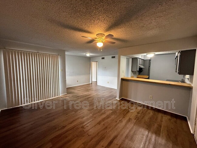 Building Photo - 4820 Wellesley Ave