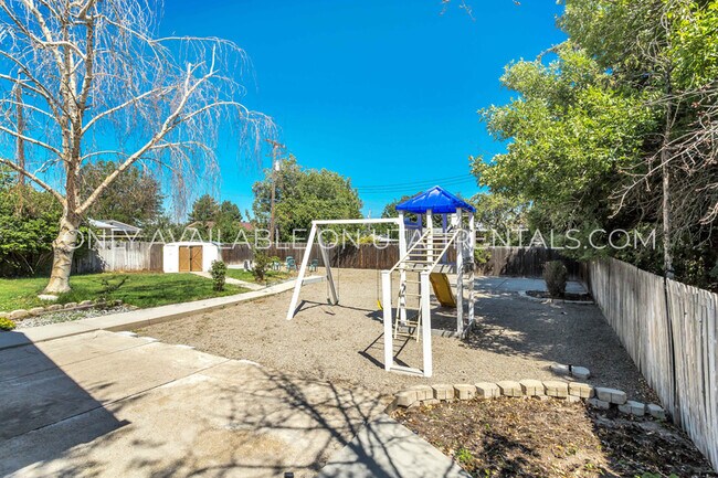 Foto del edificio - 1671 E 7080 S