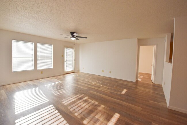 Foto del edificio - 551 Runnymede Ct