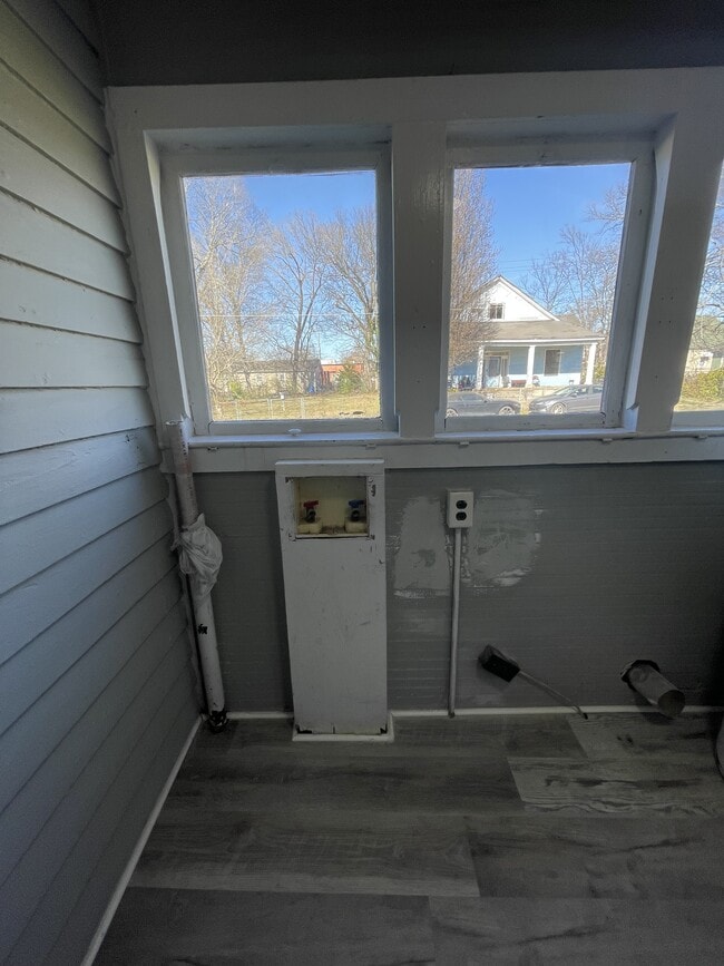 Foto del edificio - 1600 S Beech St