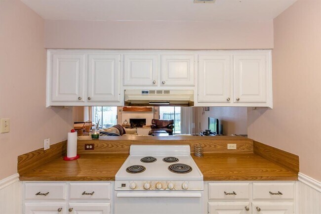 Building Photo - 111B Normal Park Dr