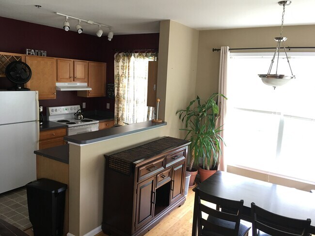Building Photo - 270 Riverbend Dr