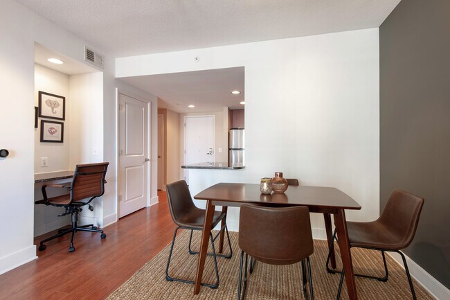 Foto del edificio - 415 L St NW