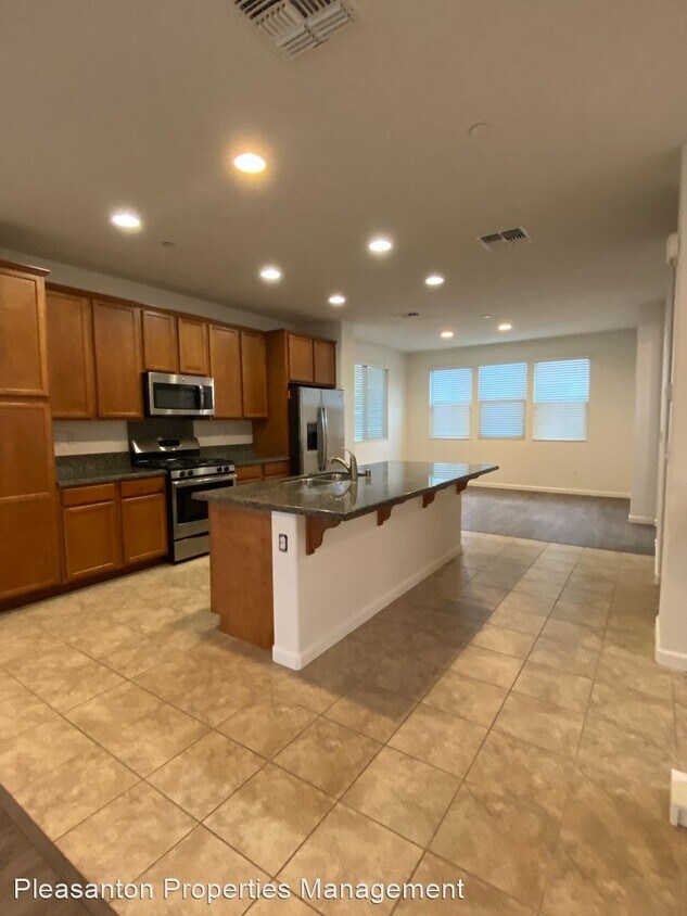 4 br, 3.5 bath House 2719 Hollingbury Cmn. House Rental in Livermore, CA