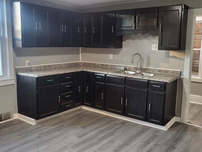 Photo - Fully update 4 bedroom 2 bath house for re...