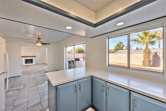 Building Photo - 2298 Golden Arrow Dr