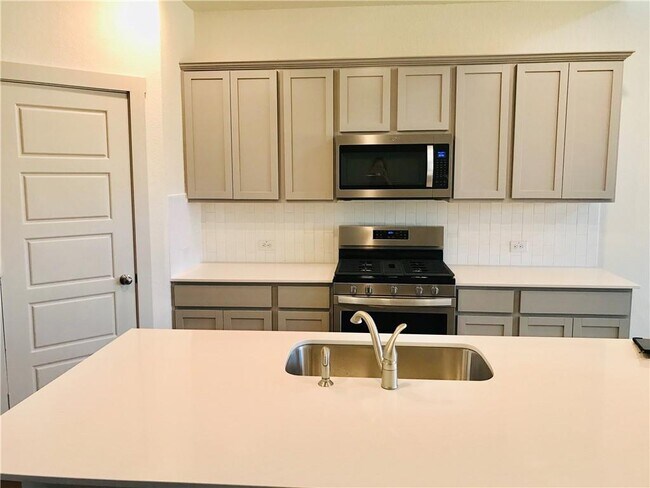 Foto del edificio - 17304 Truffle Falls Wy