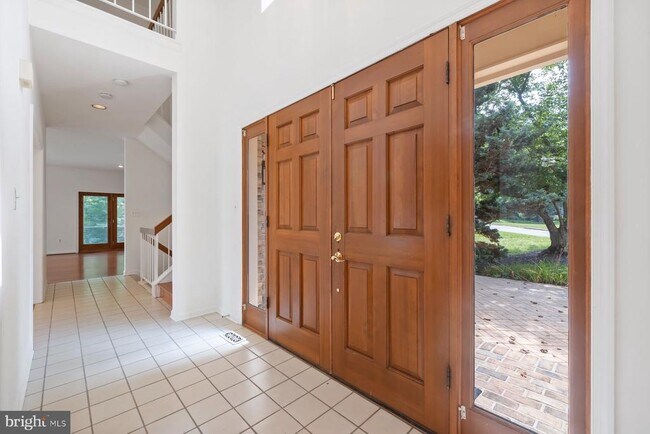 Building Photo - 370 S River Landing Rd